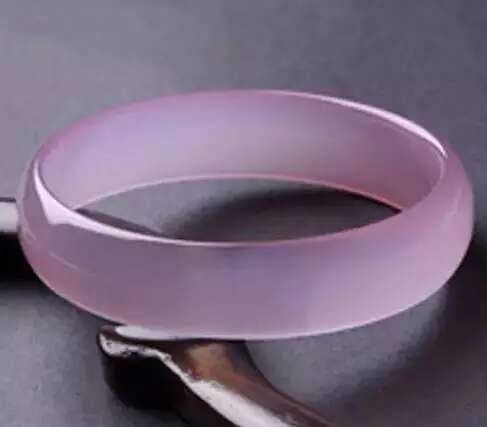 粉紫色翡翠手镯多少钱 浅谈应该如何挑选粉紫翡翠手镯-第1张